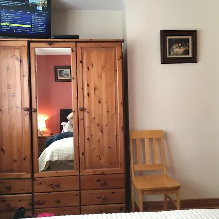 홈스테이 5 Hawthorn Crescent Greenhill Village 캐릭 온 슈어